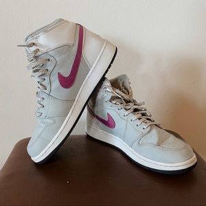 Air Jordan 1 Retro High Grey Mist Fuchsia Flash GS